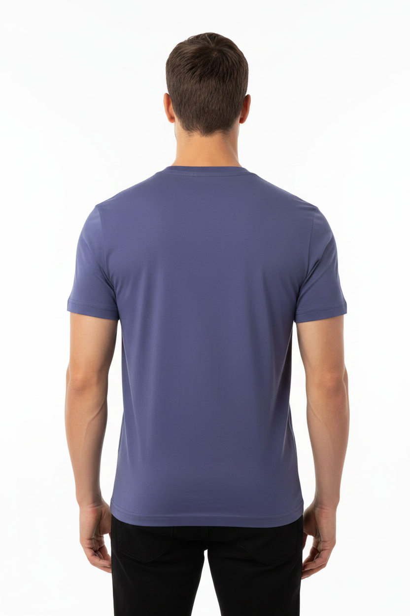 Emporio Armani Patriot Blue T-Shirt retro modello sfondo bianco