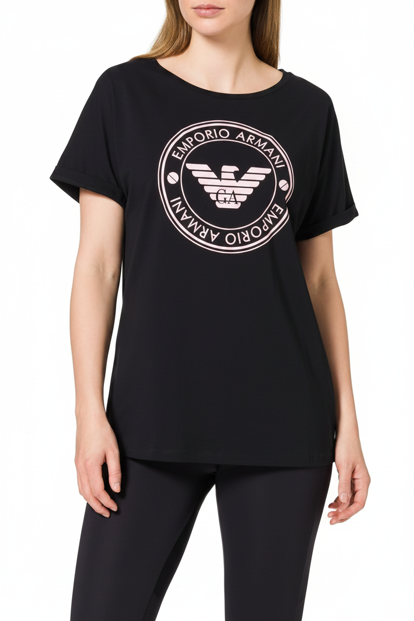 Emporio Armani T-Shirt Over Nero Logo Eagle Rosa Confetto con modella