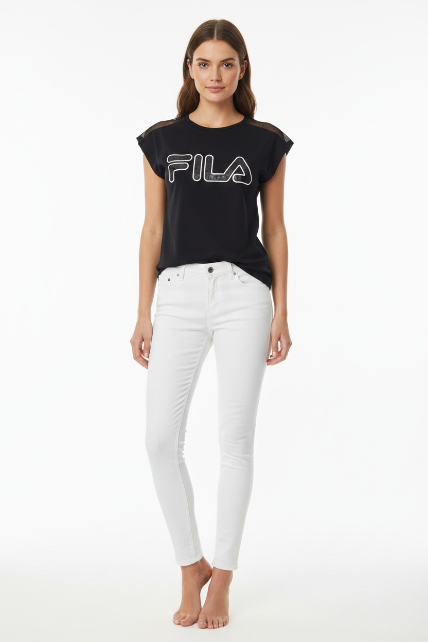 Fila Alexa Tee Nero - Modella sfondo bianco