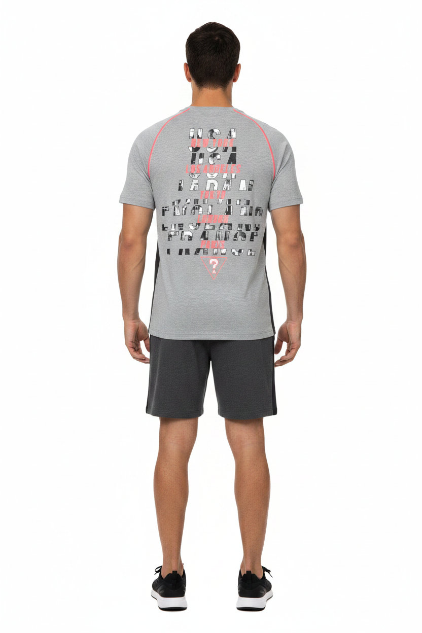 GUESS Active T-Shirt Uomo - Vista Retro con Modello
