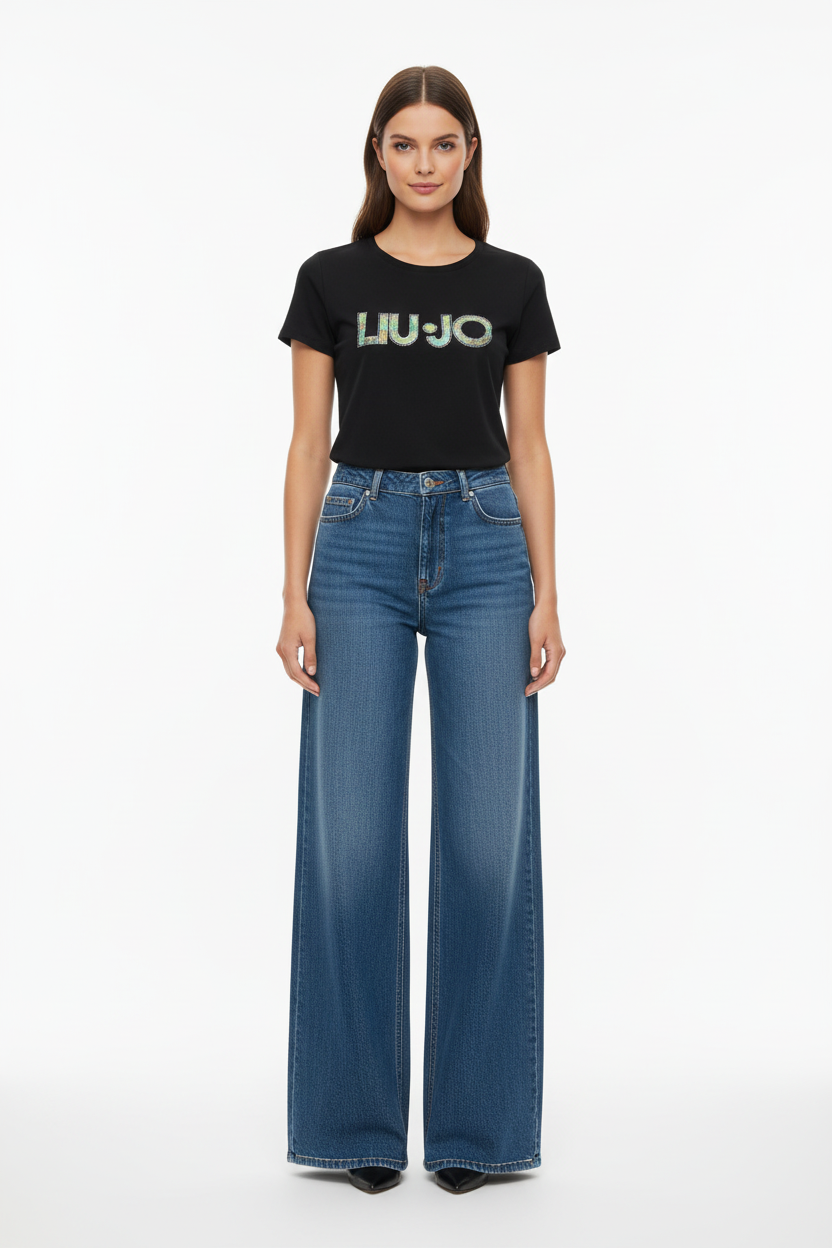 Liu Jo T-Shirt Logo Strass con Jeans a Palazzo