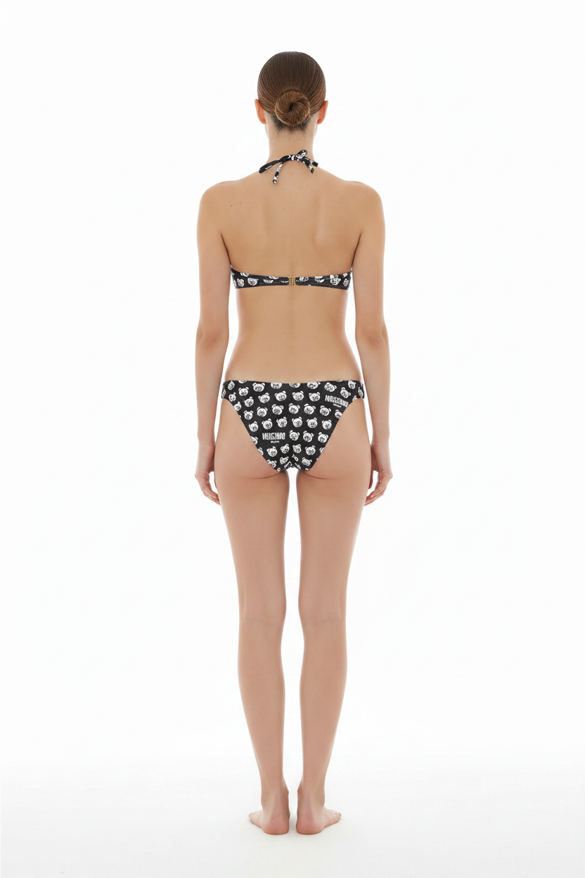 Moschino Bikini Orsetto Toy Black & White - Vista Retro Modella Sfondo Bianco