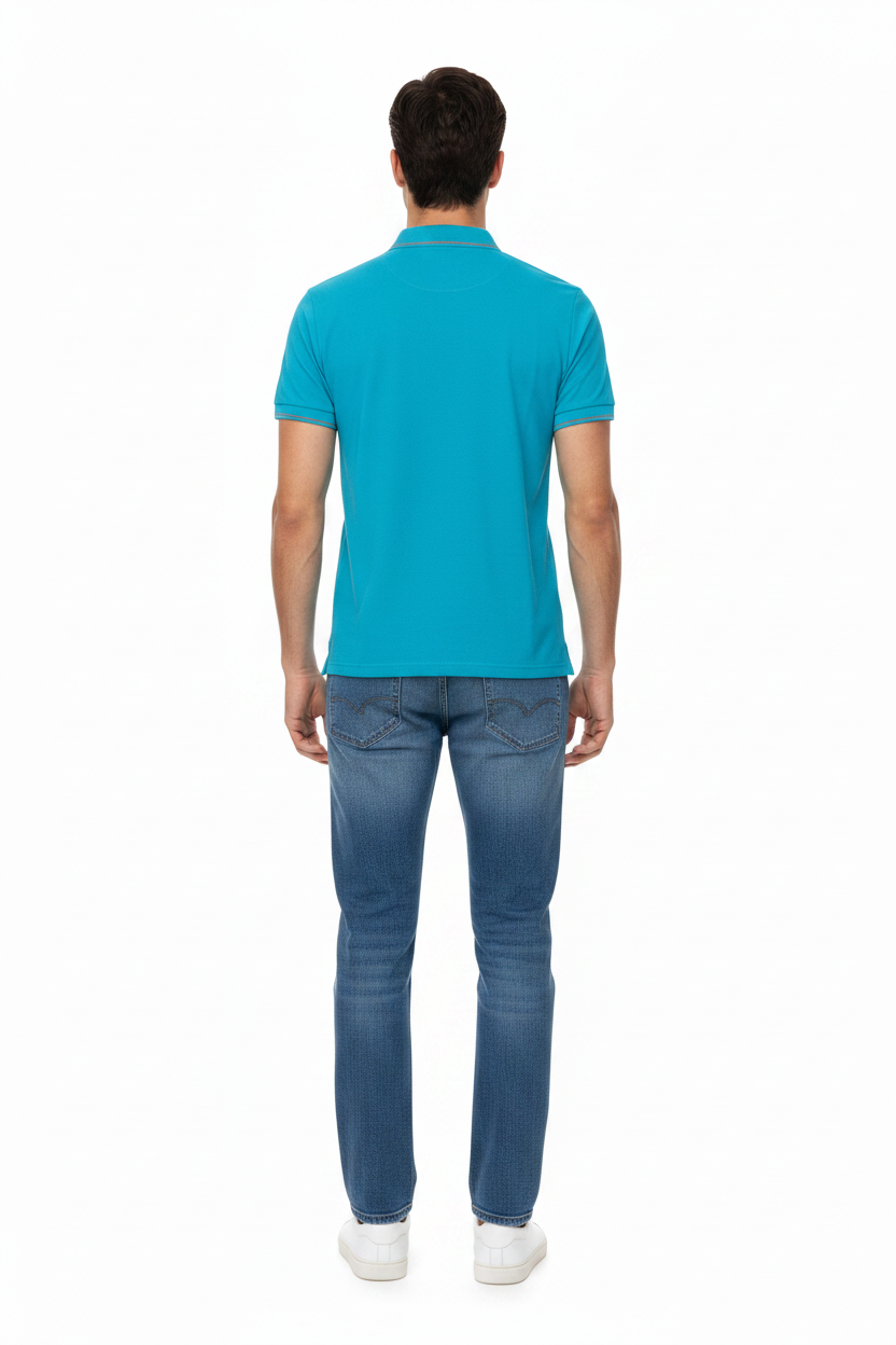 Moschino Polo Swim Turchese — Vista Retro con Modello