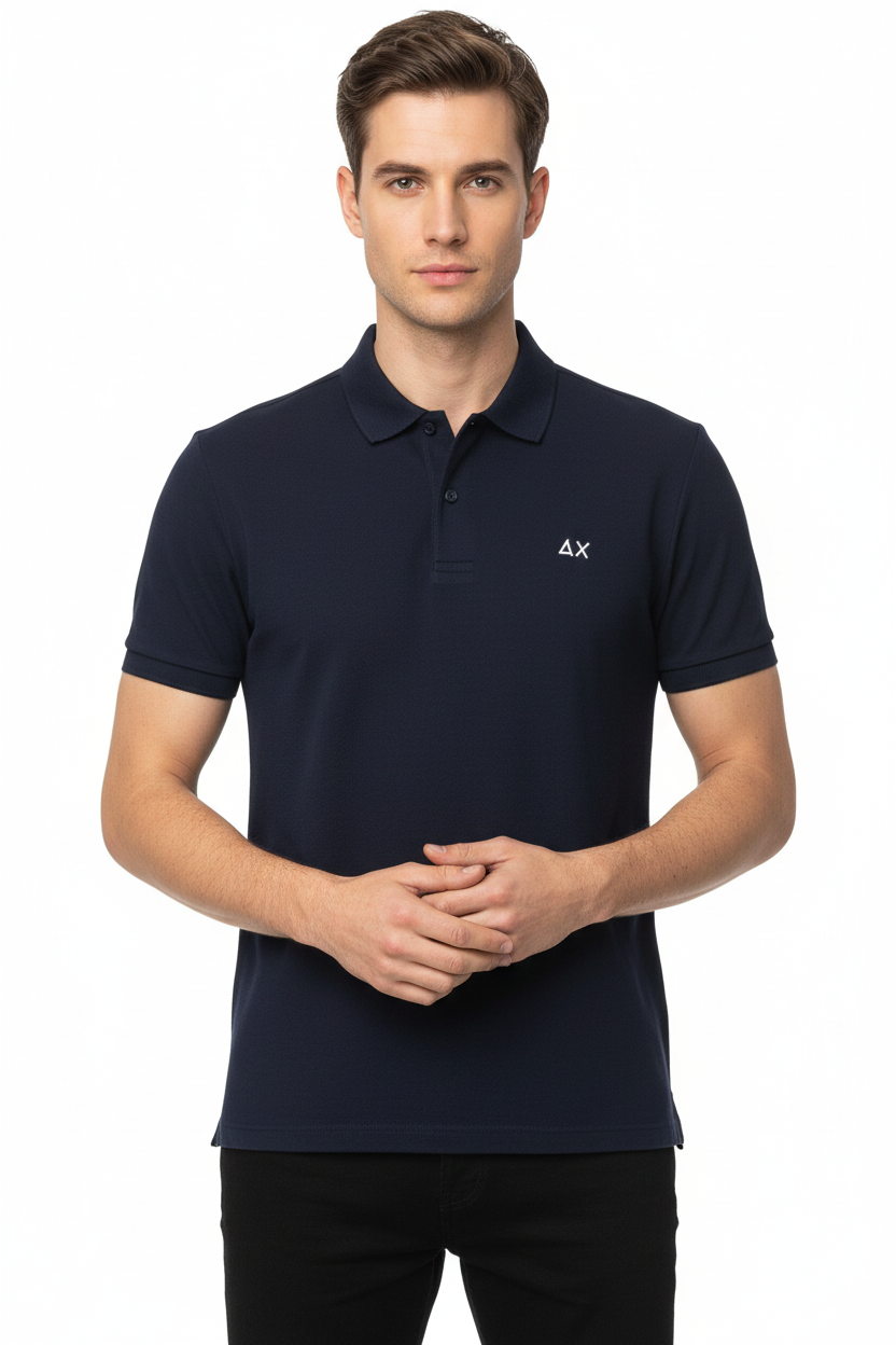 Polo SUN68 con modello su sfondo trasparente