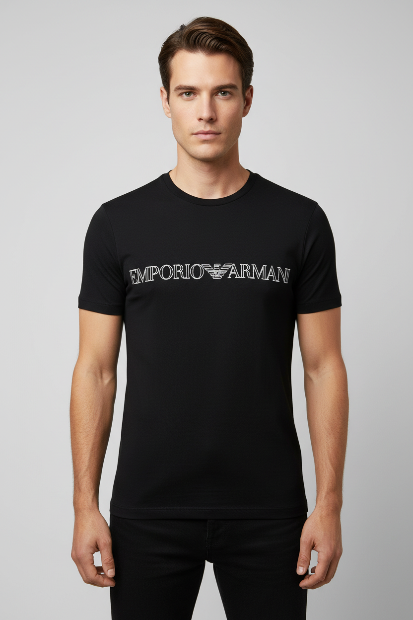 T-shirt Emporio Armani Megalogo nera con modello